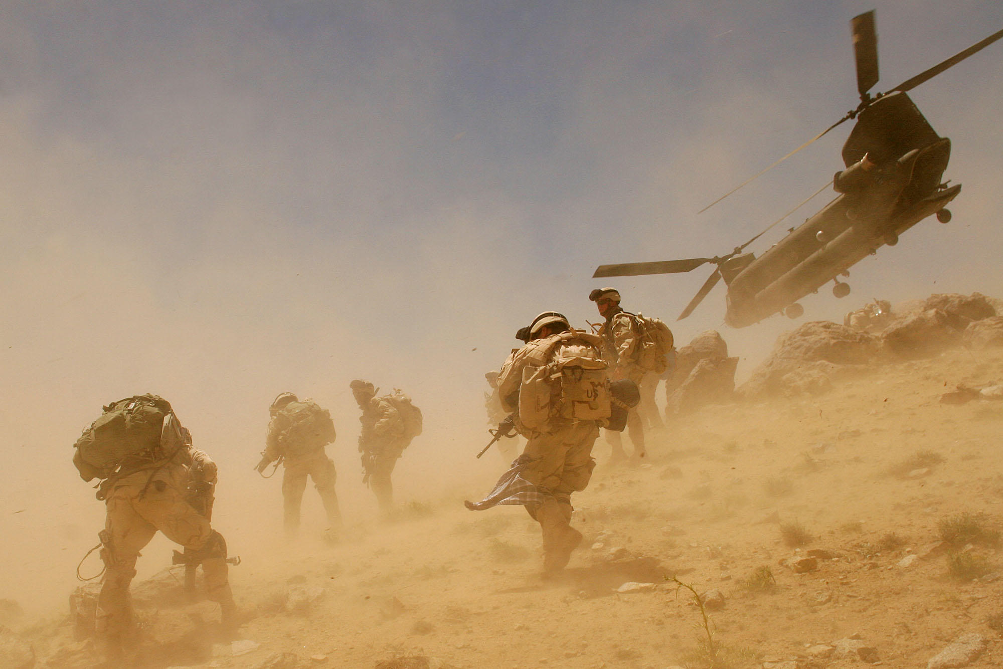 A CH-47 Chinook helicopter takes off after dropping soldiers in Bagh village of Khakeran Valley, Zabul province, Afghanistan, Sunday, June 26, 2005. A U.S. CH-47 Chinook transport helicopter, carrying 15 to 20 people, crashed Tuesday, June 28 while ferrying reinforcements to fight insurgents in a mountainous region in eastern Afghanistan. The Taliban claimed to have shot down the aircraft. (AP Photo/Tomas Munita)